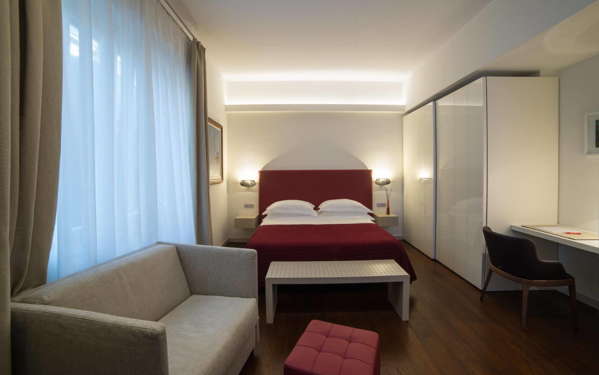 Town House Morgana Bed & Breakfast เรจโจ ดี คาลาเบีย ภายนอก รูปภาพ